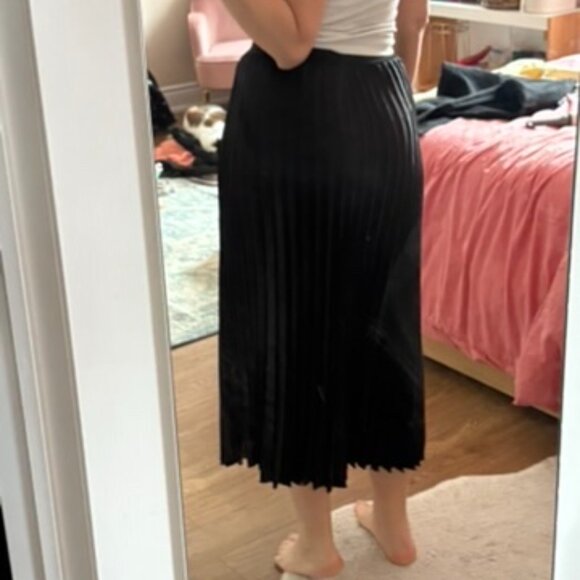 Black skirt - Picture 2 of 4
